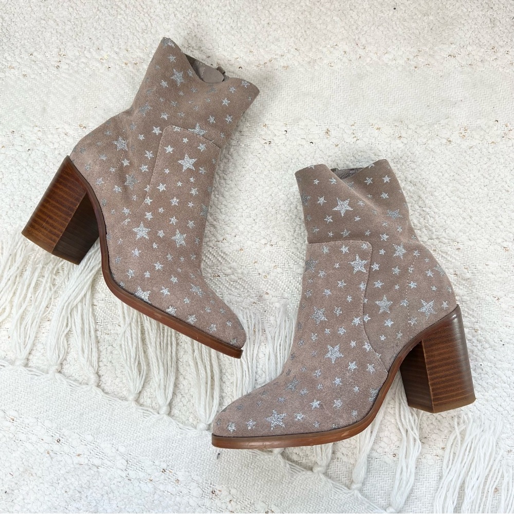 Steve Madden Boots Beige/Taupe Suede Silver Stars Block Heel Ankle Booties 6